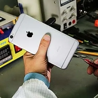 Assistencia-Tecnica-em-CelularesTroca-de-TelaTroca-conector-de-EnergiaRecuperacao-de-Placa-LogicaAtualizacao-de-SistemaConfiguracao-de-ContasSubstituicao-de-Componentes-3
